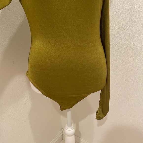NWT Womens Intimately By Free People Off Shoulder Olive Green Shimmer Bodysuit M - Picture 3 of 8